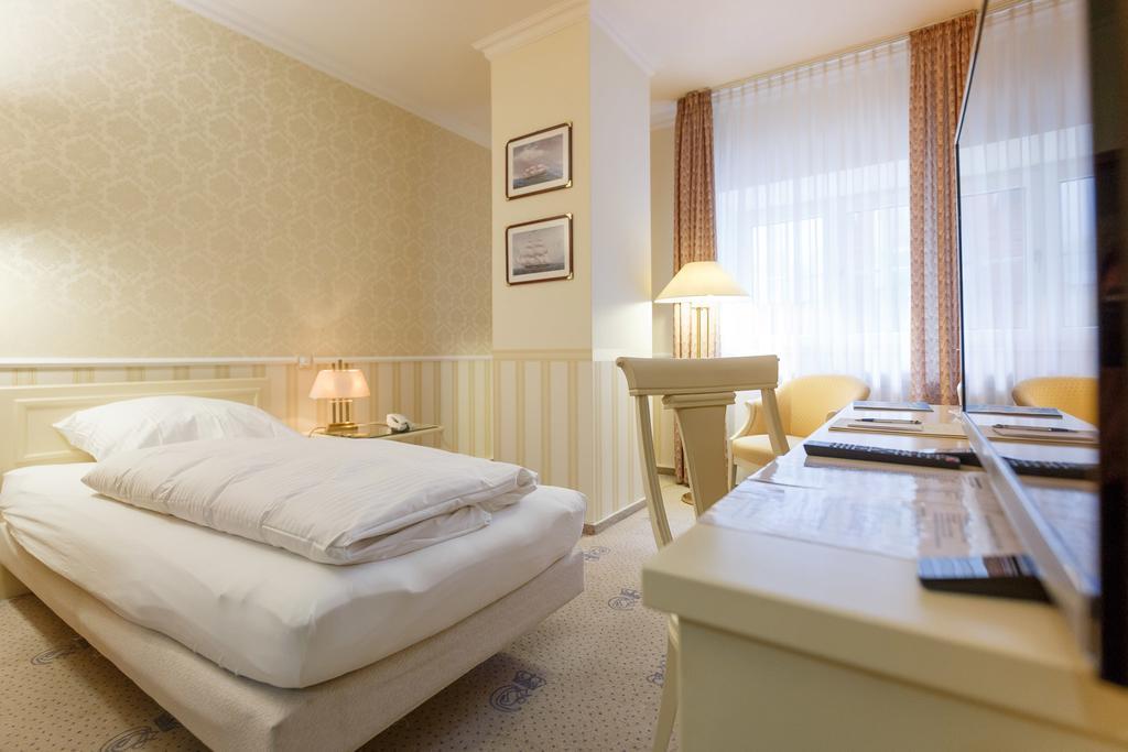 Hotel Erbprinz & Restaurant "Prinzenstube" Ludwigslust Bagian luar foto
