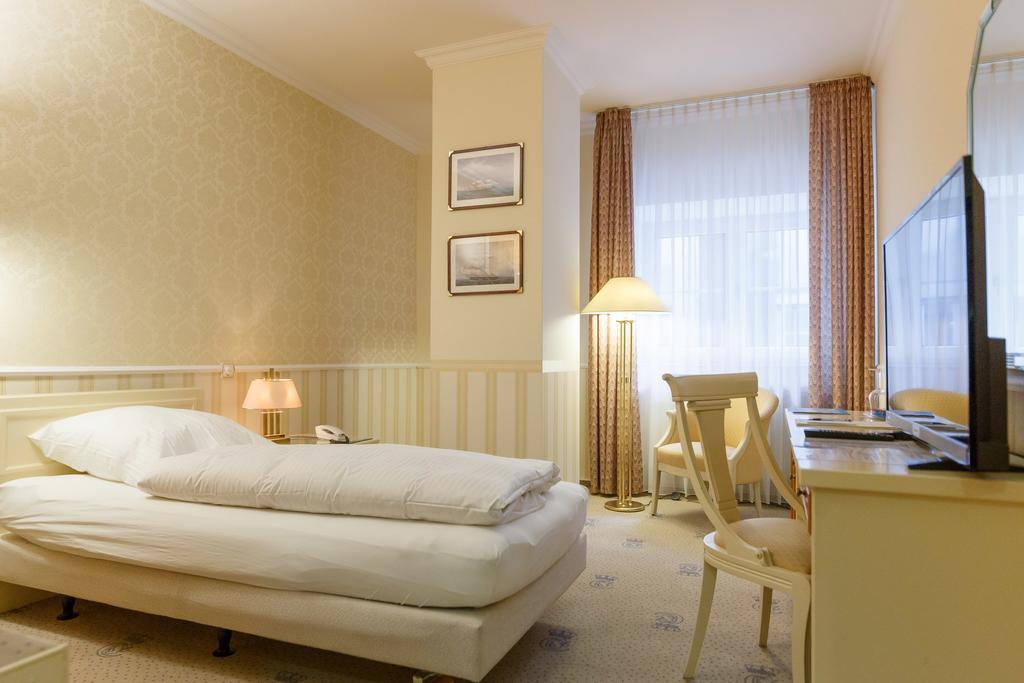 Hotel Erbprinz & Restaurant "Prinzenstube" Ludwigslust Bagian luar foto